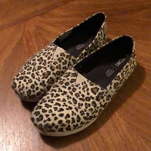 Leopard print Toms